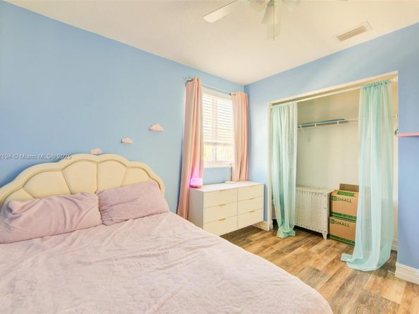 862 SW 176th Ave, Pembroke Pines FL 33029