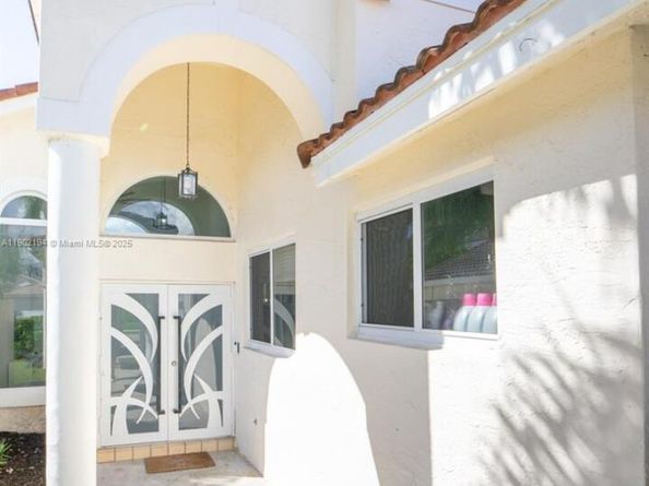 862 SW 176th Ave, Pembroke Pines FL 33029