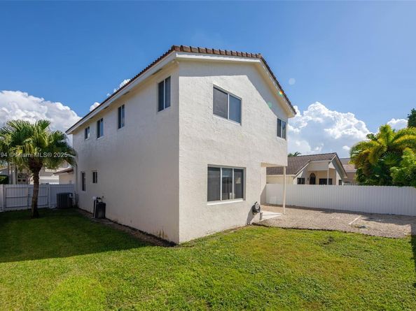 862 SW 176th Ave, Pembroke Pines FL 33029