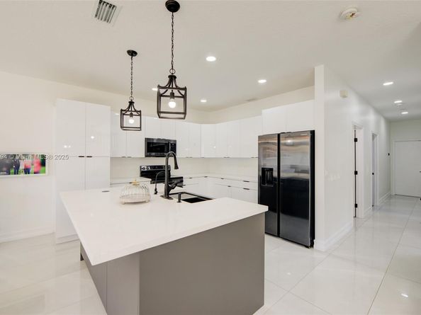 862 SW 176th Ave, Pembroke Pines FL 33029