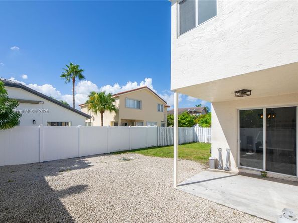 862 SW 176th Ave, Pembroke Pines FL 33029