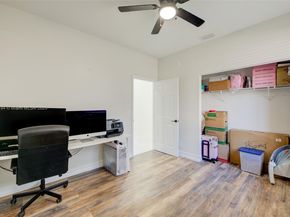 862 SW 176th Ave, Pembroke Pines FL 33029