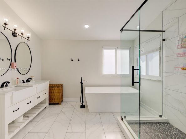 862 SW 176th Ave, Pembroke Pines FL 33029