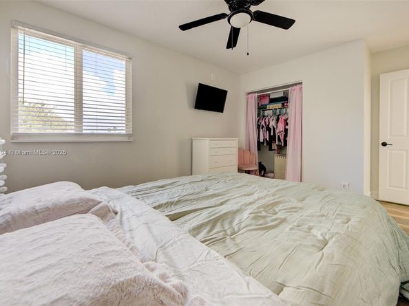 862 SW 176th Ave, Pembroke Pines FL 33029