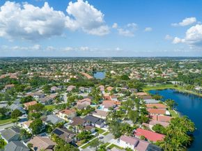 862 SW 176th Ave, Pembroke Pines FL 33029