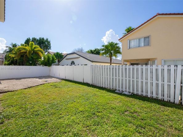 862 SW 176th Ave, Pembroke Pines FL 33029