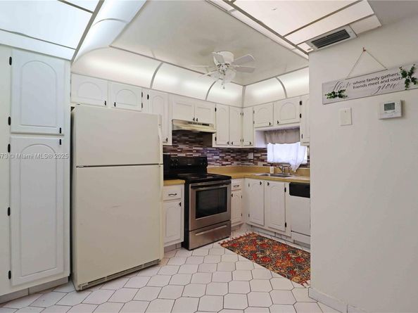 361 S Hollybrook Dr 102, Pembroke Pines FL 33025