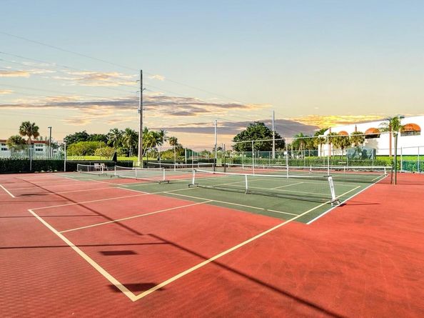 361 S Hollybrook Dr 102, Pembroke Pines FL 33025