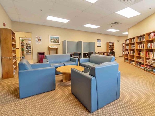 361 S Hollybrook Dr 102, Pembroke Pines FL 33025