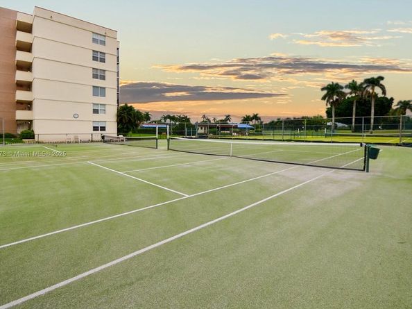 361 S Hollybrook Dr 102, Pembroke Pines FL 33025