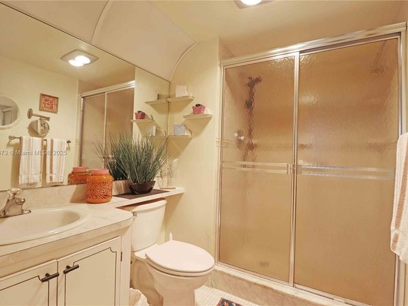 361 S Hollybrook Dr 102, Pembroke Pines FL 33025