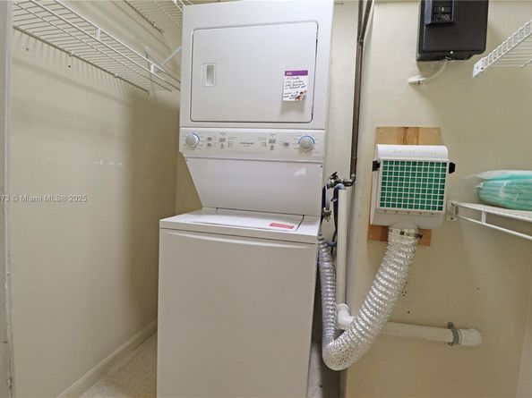 361 S Hollybrook Dr 102, Pembroke Pines FL 33025