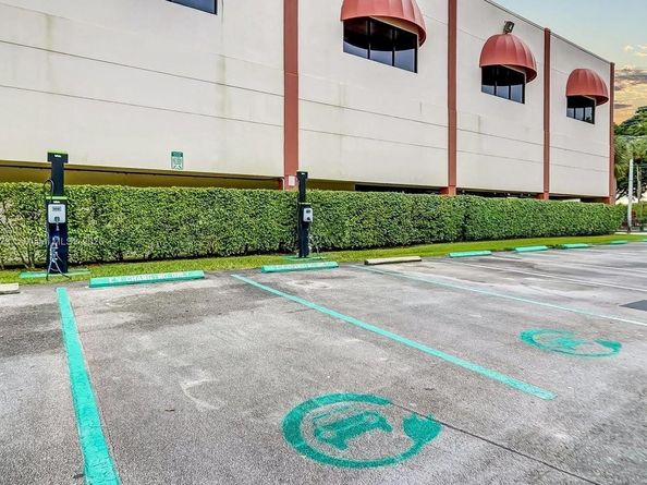 361 S Hollybrook Dr 102, Pembroke Pines FL 33025