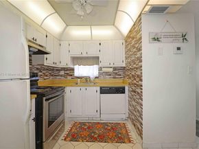 361 S Hollybrook Dr 102, Pembroke Pines FL 33025