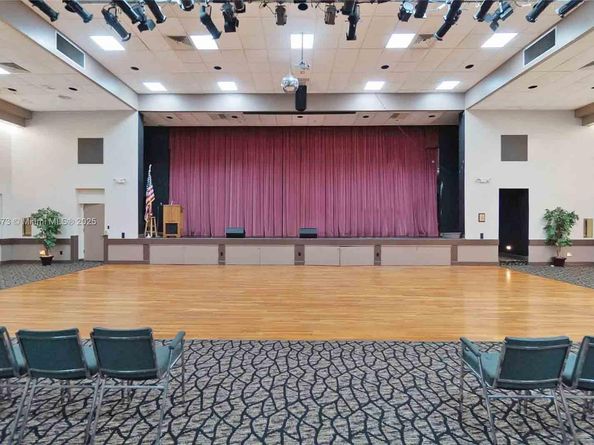 361 S Hollybrook Dr 102, Pembroke Pines FL 33025