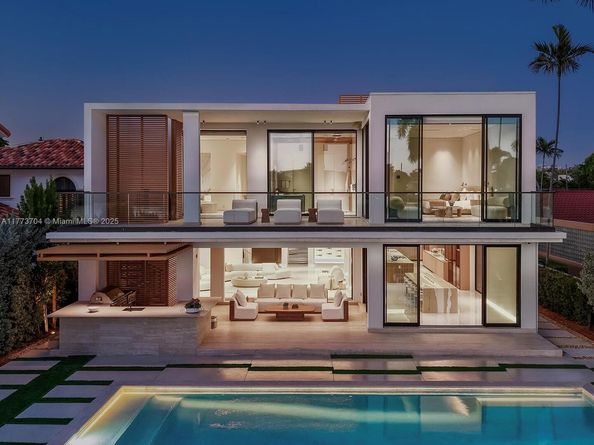 94 S Hibiscus Dr, Miami Beach FL 33139