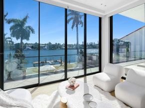 94 S Hibiscus Dr, Miami Beach FL 33139