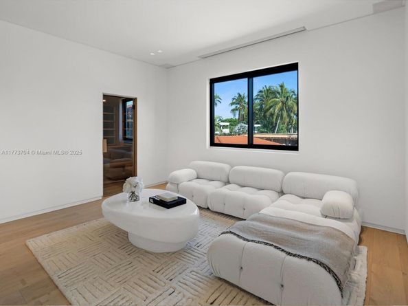 94 S Hibiscus Dr, Miami Beach FL 33139