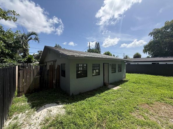 6123 Call St, Hollywood FL 33024