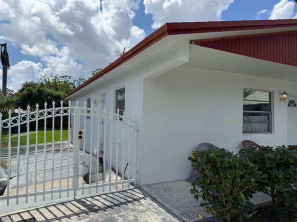 3066 NW 28th St, Miami FL 33142