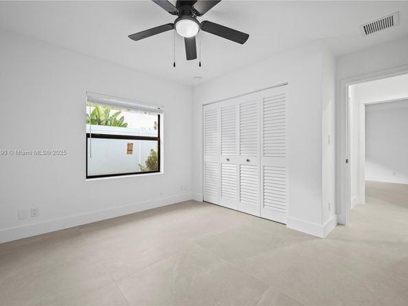 1041 W Lakewood Rd, West Palm Beach FL 33405