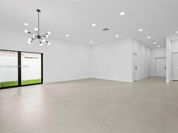 1041 W Lakewood Rd, West Palm Beach FL 33405