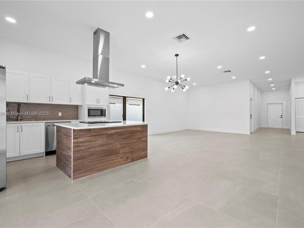 1041 W Lakewood Rd, West Palm Beach FL 33405