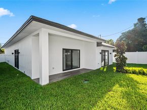 1041 W Lakewood Rd, West Palm Beach FL 33405
