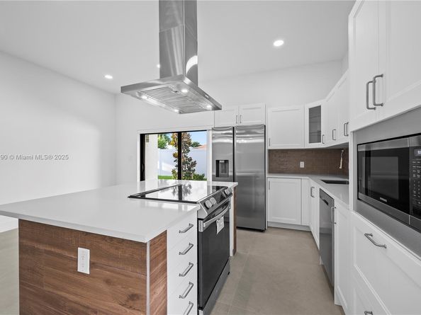 1041 W Lakewood Rd, West Palm Beach FL 33405