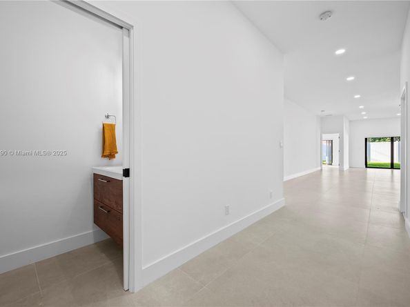 1041 W Lakewood Rd, West Palm Beach FL 33405