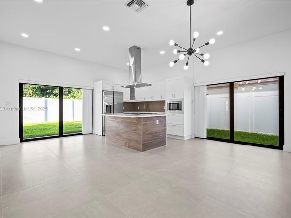 1041 W Lakewood Rd, West Palm Beach FL 33405