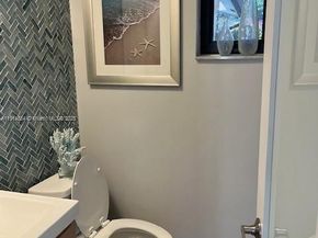 2606 N Riverside Dr, Pompano Beach FL 33062