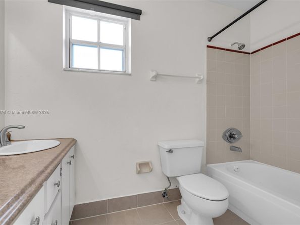 29 Santillane Ave 7, Coral Gables FL 33134