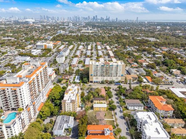 29 Santillane Ave 7, Coral Gables FL 33134