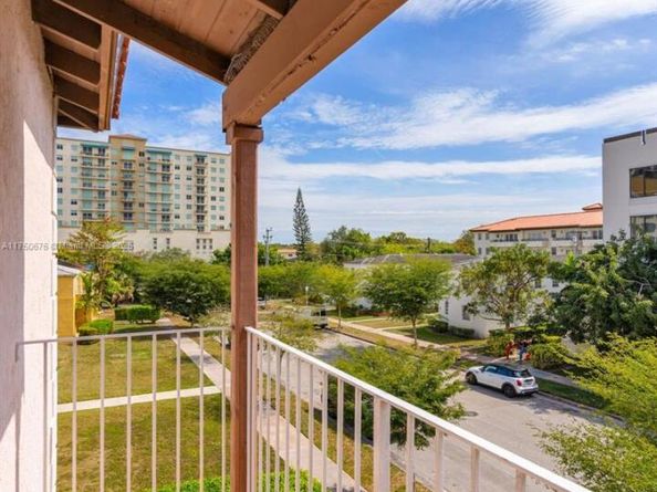 29 Santillane Ave 7, Coral Gables FL 33134