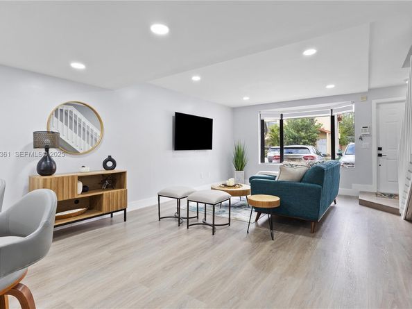 10053 SW 77th Ct, Miami FL 33156