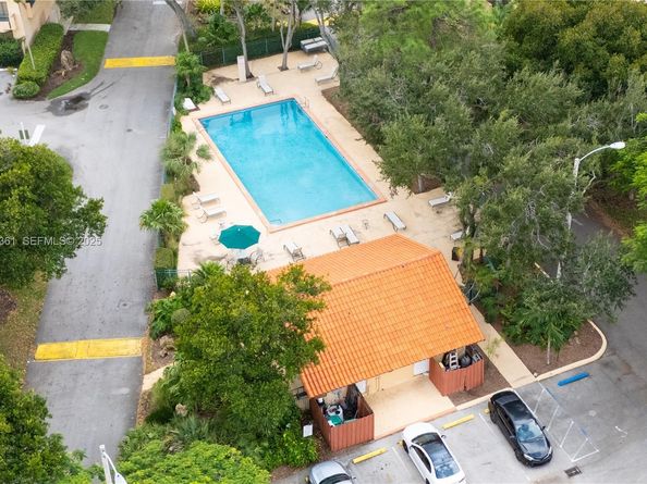 10053 SW 77th Ct, Miami FL 33156