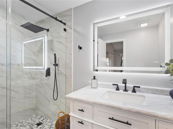 10053 SW 77th Ct, Miami FL 33156