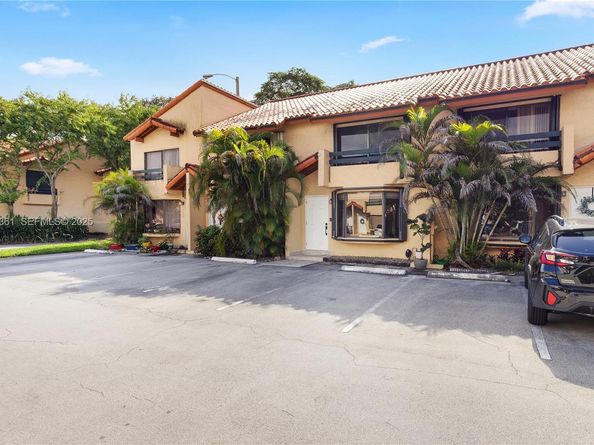 10053 SW 77th Ct, Miami FL 33156