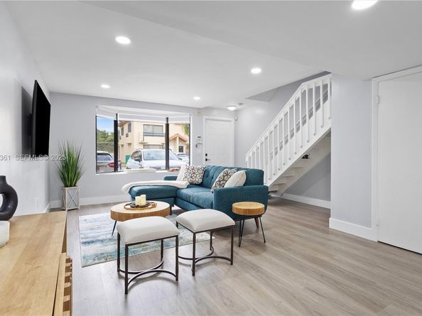 10053 SW 77th Ct, Miami FL 33156