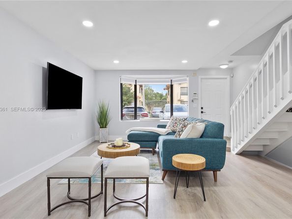 10053 SW 77th Ct, Miami FL 33156