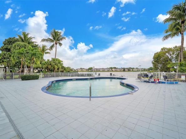 3449 NW 44th St 103, Oakland Park FL 33309