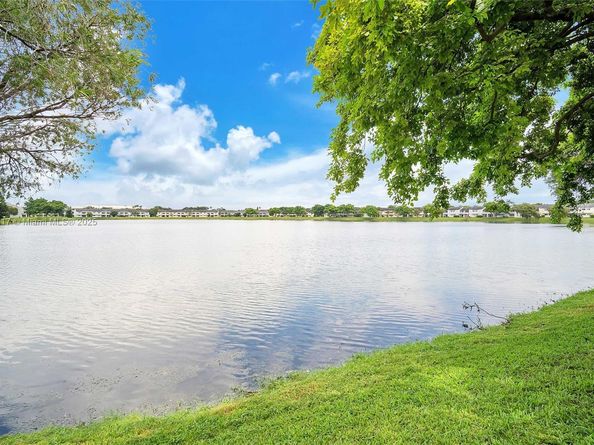 3449 NW 44th St 103, Oakland Park FL 33309