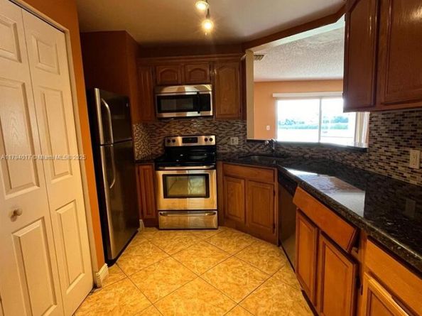3449 NW 44th St 103, Oakland Park FL 33309