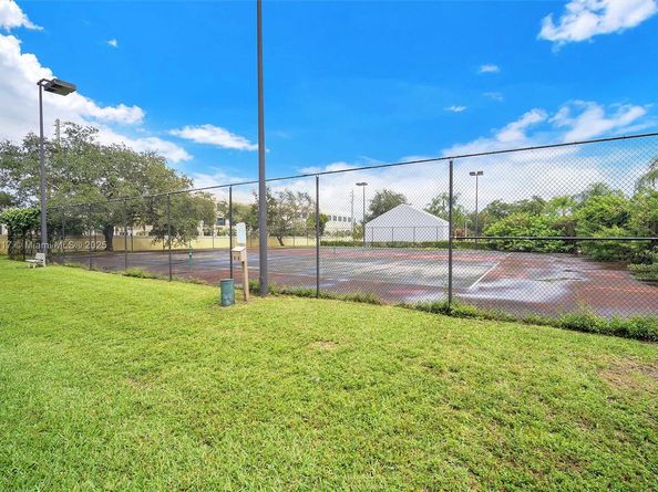 3449 NW 44th St 103, Oakland Park FL 33309