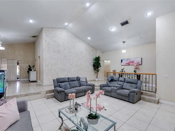 400 NW 128th Ave, Miami FL 33182