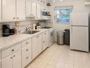1700 NE 191st St 105, Miami FL 33179