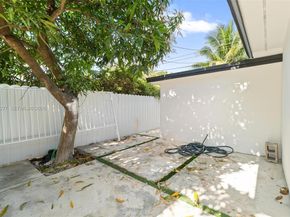 2285 NW 89th St, Miami FL 33147