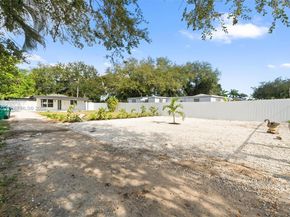 2285 NW 89th St, Miami FL 33147