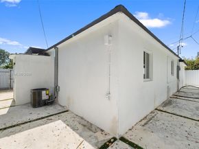 2285 NW 89th St, Miami FL 33147